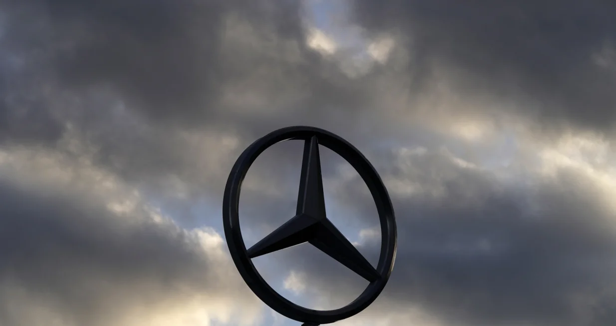 epa09019410 A view of a company Logo at the headquarters of the Daimler AG in Stuttgart, Germany, 17 February 2021. Daimler will release their preliminary business figures for the Fiscal Q4 and the full year 2020 on 17 February 2021. EPA/RONALD WITTEK/Ronald Wittek