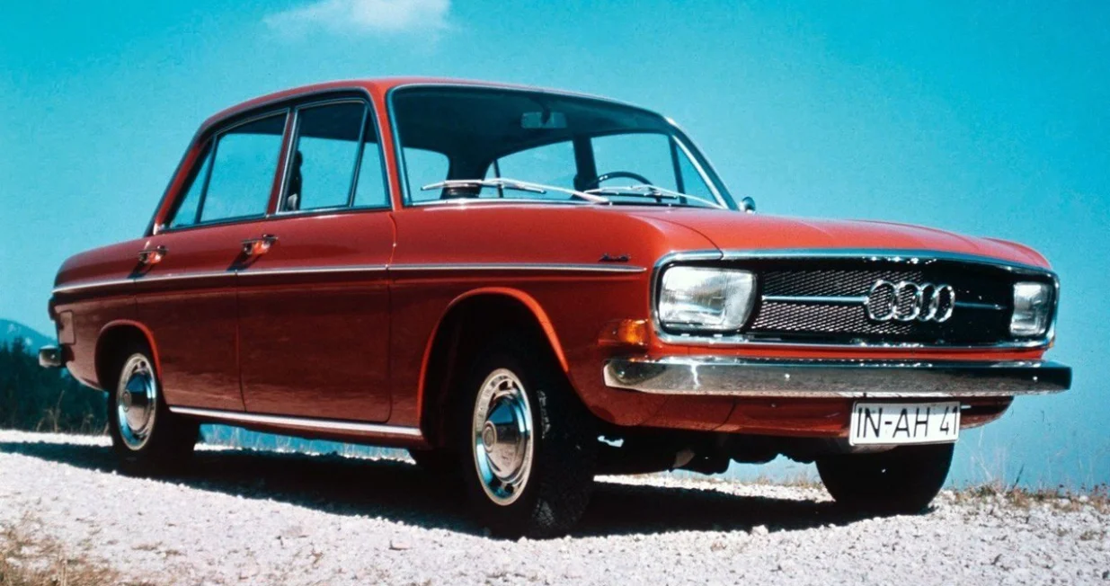 Prije tačno 60 godina, 13. avgusta 1965, iz fabrike u Ingolstadtu iza&scaron;ao je automobil koji je označio prekretnicu za tada&scaron;nji Auto sfadfhadfhadfhadfh Union &ndash; prvi model koji je nakon Drugog svjetskog rata ponio ime Audi/