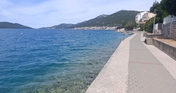 Neum je pust u maju/Almir &Scaron;arenkapa/
