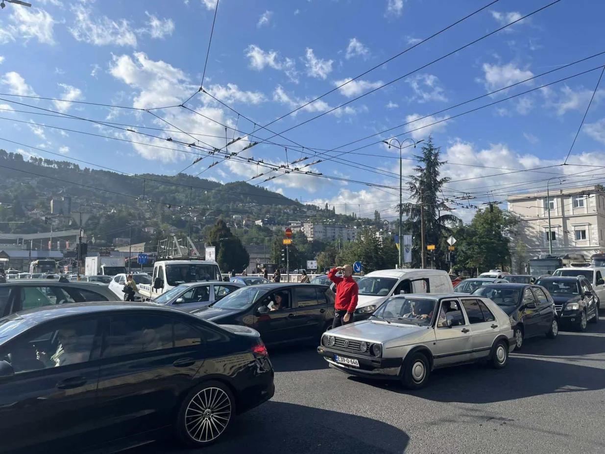 Saobraćajni kolaps, ne rade tramvaji i trolejbusi, Sarajevo/Oslobođenje/