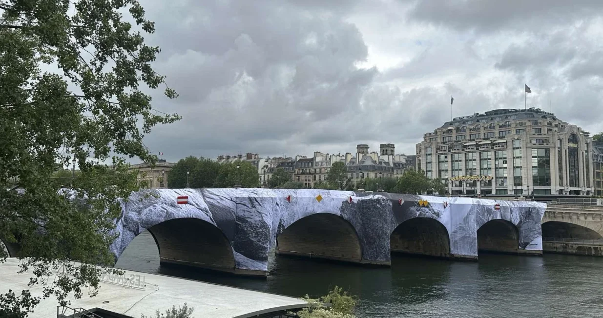 Pont Neuf preobučen u fotke kamenoloma/