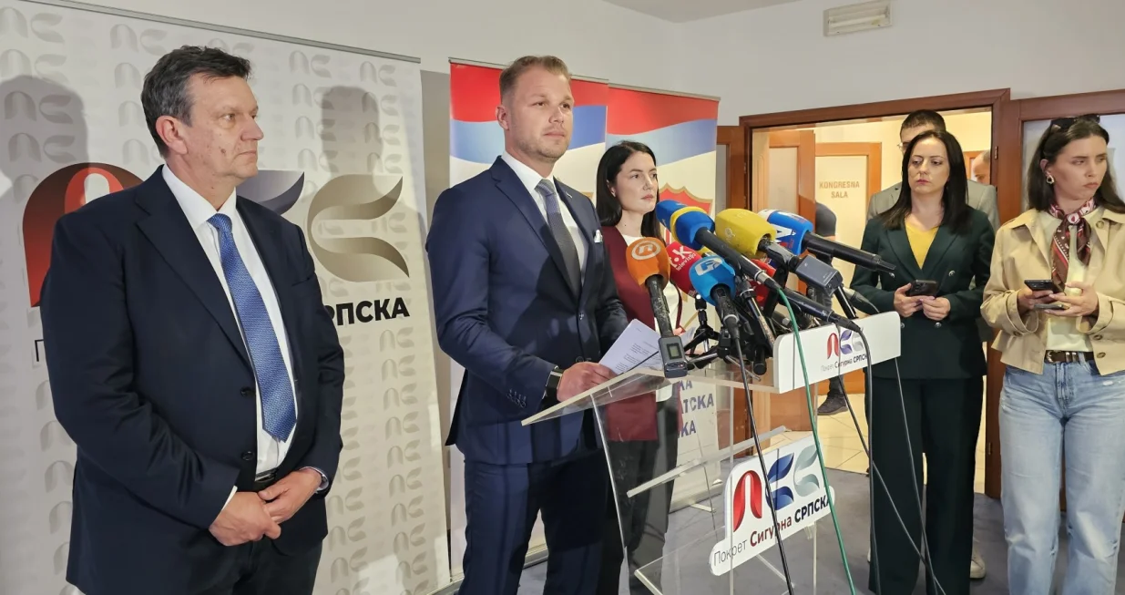 Blanu&scaron;a i Stanivuković nakon sastanka opozicionih stranaka u Banjaluci/