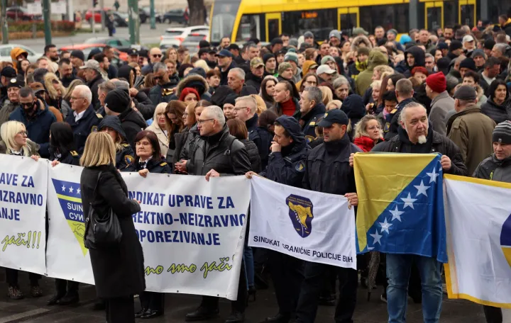 Protest sindikata državnih službenika/Fena