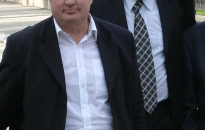 Krstan Simić i &scaron;ef u vrijeme pisanja pisma/