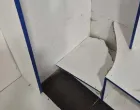 Rabijene police u svlačionici (FOTO: FK Omarska)/