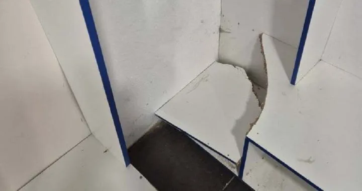 Rabijene police u svlačionici (FOTO: FK Omarska)/