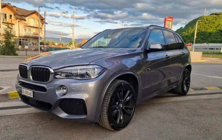 vlasnik nudi nagradu za informacije o ovom BMW-u/Crna Hronika