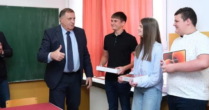 U O&Scaron; "Desanska Maksimović" u Dragočaju/