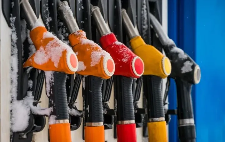 benzinska pumpa, gorivo, točenje goriva/Freepik