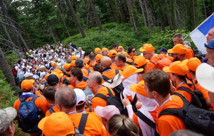 Vi&scaron;e od 6.000 učesnika krenulo je na put dugačak vi&scaron;e od 100 kilometara - pje&scaron;ački pohod Mar&scaron; mira, u okviru obilježavanja 30. godi&scaron;njice genocida nad Bo&scaron;njacima u Srebrenici i njenoj okolini/Damir Deljo