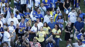 Grupa na&scaron;ih navijača u Seattleu pred utakmicu/Fena