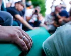Potočari 10. juli: izno&scaron;enje tabuta na Musalu/Damir Deljo