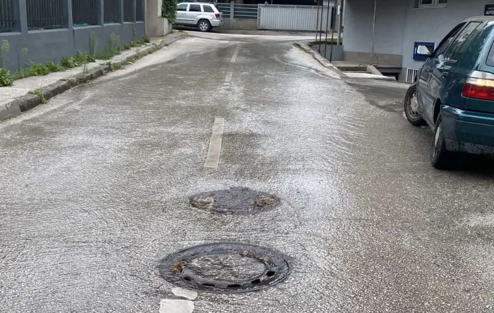 Pukla cijev u Zagrebačkoj ulici/Andrej Bjelo&scaron;