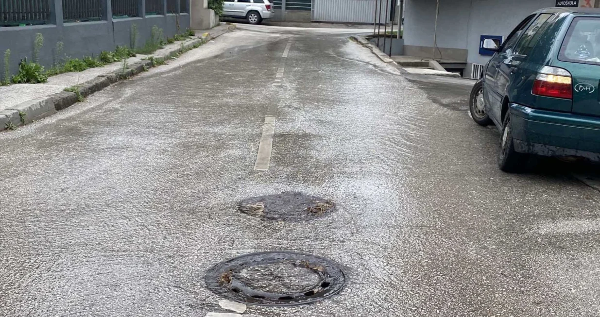 Pukla cijev u Zagrebačkoj ulici/Andrej Bjelo&scaron;