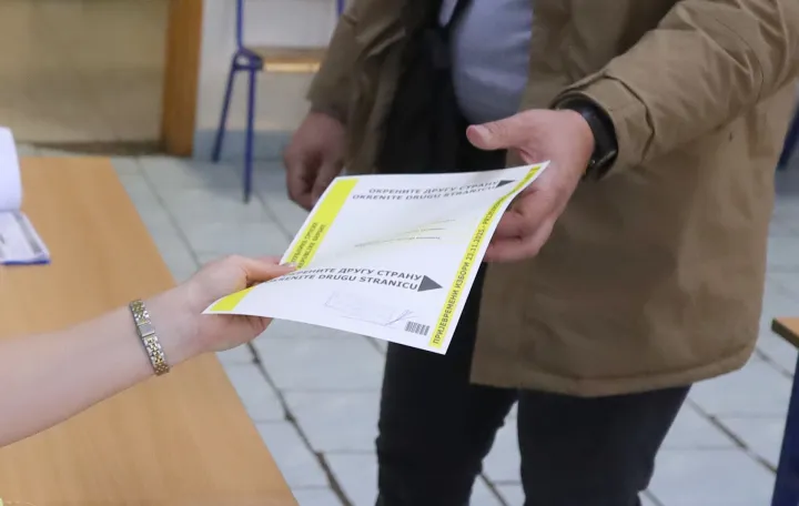 Prijevremeni izbori za predsjednika Republike Srpske. Istočno Sarajevo - Lukavica glasanje/Senad Gubelić