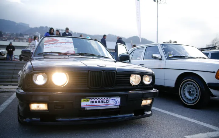 Mahalci okupljanje oldtajmeri automobili/Damir Deljo