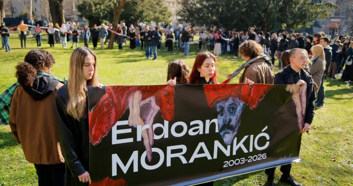 Protest zasjedanje skupstine ispred Kantona Sarajevo/Damir Deljo