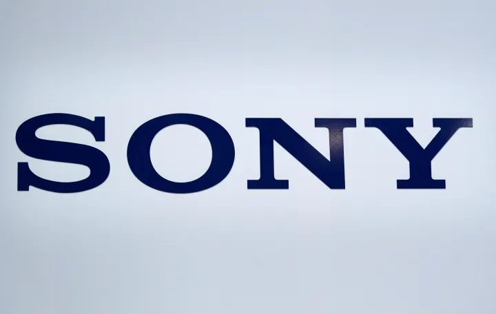 epa09800970 The logo of Sony Corp. is displayed at Sony headquarters in Tokyo, Japan, 04 March 2022, after Sony and Honda Motor announced joint development of electric vehicle (EV). The new company by Sony and Honda is expected to start the sales of the first EV in 2025. EPA/KIMIMASA MAYAMA/Kimimasa Mayama