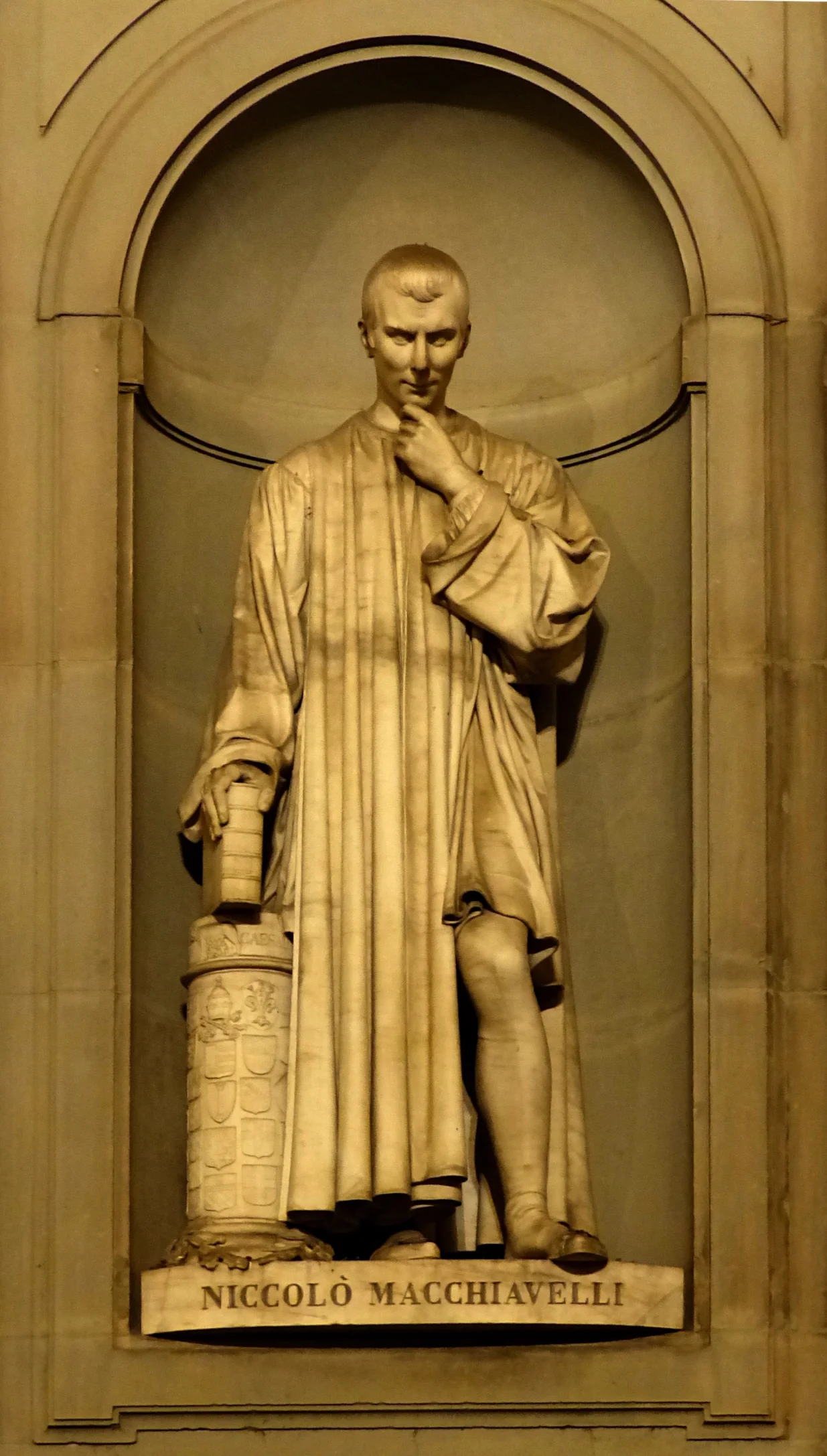 Makijavelijeva statua u Firenci/