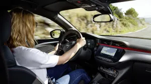 Opel CorsaNjemačka javnost i dalje je skeptična prema električnim automobilima. Podaci najnovijih istraživanja javnog mnjenja ne idu u prilog tranziciji sa klasičnih pogonskih rje&scaron;enja na električna, jer ih većina kupaca ne želi&hellip;&nbsp;adfhadfhad/