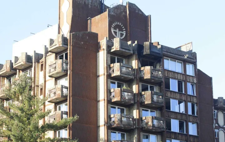 Tuzla, BiH, 5. novembar 2025: Najmanje 11 osoba je poginulo, a viЕЎe od 20 povrijeД'eno u velikom poЕѕaru koji je sinoД&Dagger; oko 20.45 sati izbio na sedmom spratu Doma penzionera u Tuzli (Ahmet Besic - Anadolu Agency)/