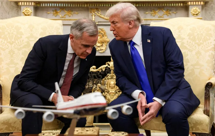 FILE PHOTO: U.S. President Donald Trump meets with Canada's Prime Minister Mark Carney in the Oval Office at the White House in Washington, D.C., U.S., October 7, 2025. REUTERS/Evelyn Hockstein/File Photo/Evelyn Hockstein
