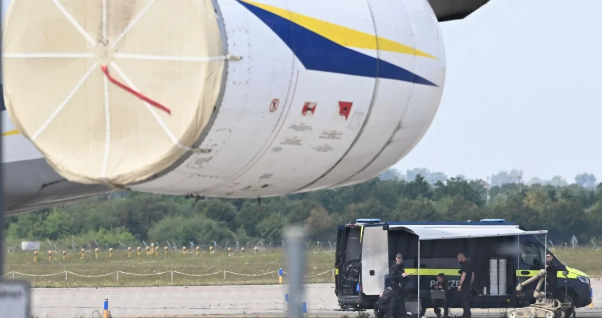 Dron sa eksplozivom o&scaron;tetio avion na aerodromu u Lepizigu, Njemačka optužžila Rusiju za napad/Sky News