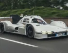 U svijetu u kojem se trkaći i drumski automobili sve vi&scaron;e razlikuju, Porsche je napravio potez koji nas vraća u zlatno doba &ndash; predstavio je 963 RSP, legalnu verziju svoje Le Mans ma&scaron;ine. 