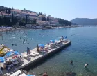 Neum, počela sezona, gužve, hoteli, obala, more/