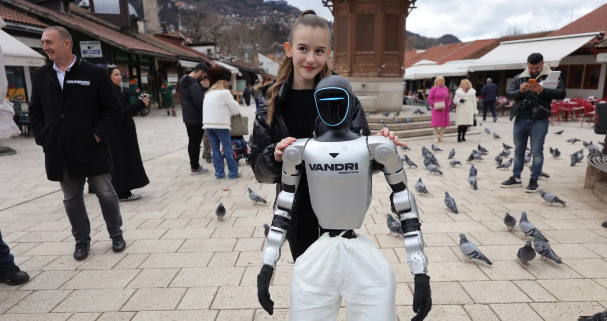 Humanoidni robot Roby Vandri Roboticsa odu&scaron;evio na Ba&scaron;čar&scaron;iji/Senad Gubelić