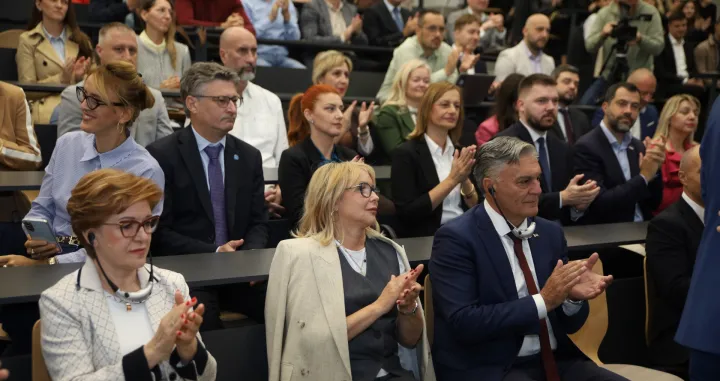  profesor Kolumbija univerziteta Džefri Saks dobio priznanje u Banjaluci/Ognjen Sargic