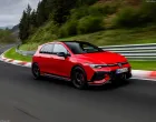 Pola vijeka je pro&scaron;lo otkako je prvi Volkswagen Golf GTI 1976. godine iza&scaron;ao na scenu i pokrenuo revoluciju među sportskim kompaktima... asdhaqdfhadfh/