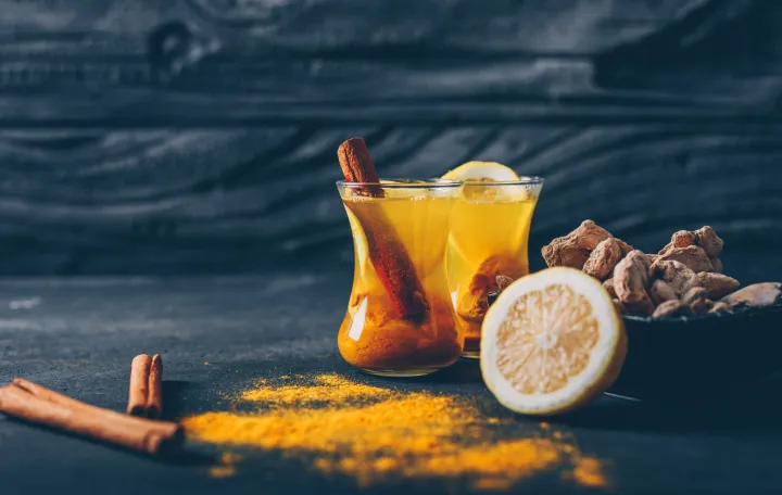 Citrusni napitak s kurkumom i biberom//