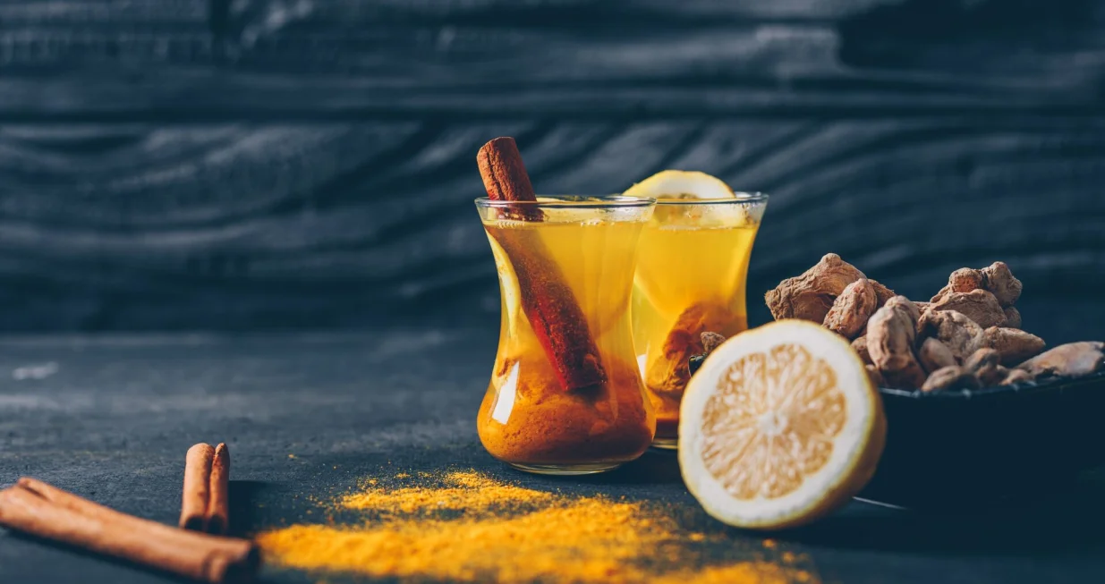 Citrusni napitak s kurkumom i biberom//