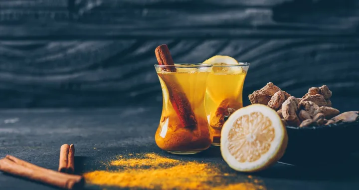Citrusni napitak s kurkumom i biberom//